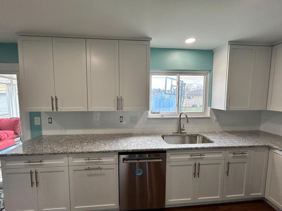 Michigan Kitchen Renovation with White Shaker Cabinets Bright kitchen remodel with white shaker cabinets, granite counters, and a stainless steel dishwasher – Pleasant Ridge, Michigan